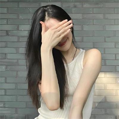 落在她身边海报
